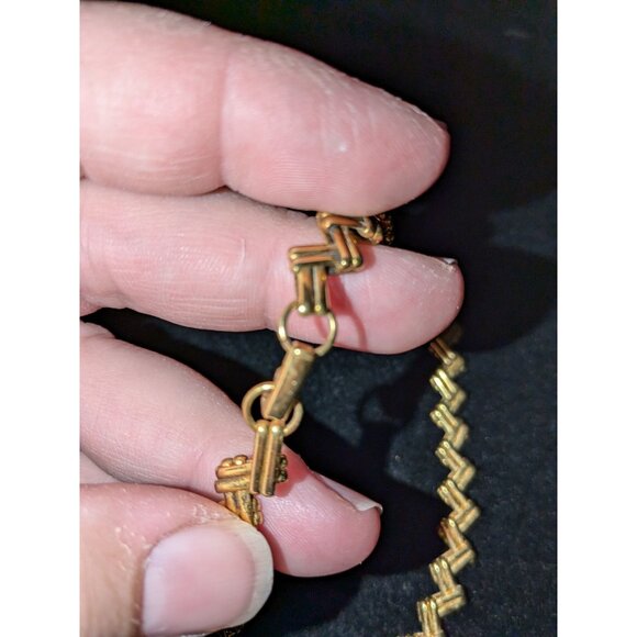 Vintage Gold-Tone Zigzag Necklace With Hook Clasp - Picture 3 of 7